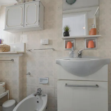 Apartamento Lovely In With Kitchen Imperia